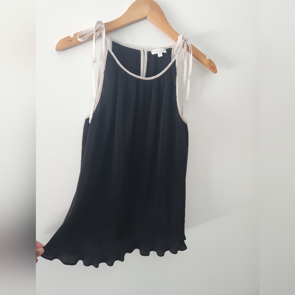 Olivia Grey Pleated Tank Top - Picture 5 of 10
